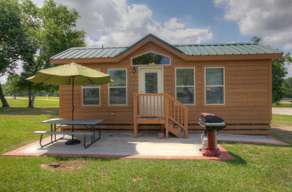 Lake Conroe Two-Bedroom Cabin 13 - main image