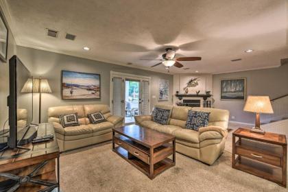 Quiet Lake Conroe Townhome with 2 Boat Slips! - image 5