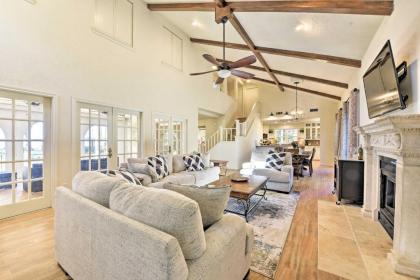 Modern Lake Conroe House with Lakefront Park and Deck! - image 9