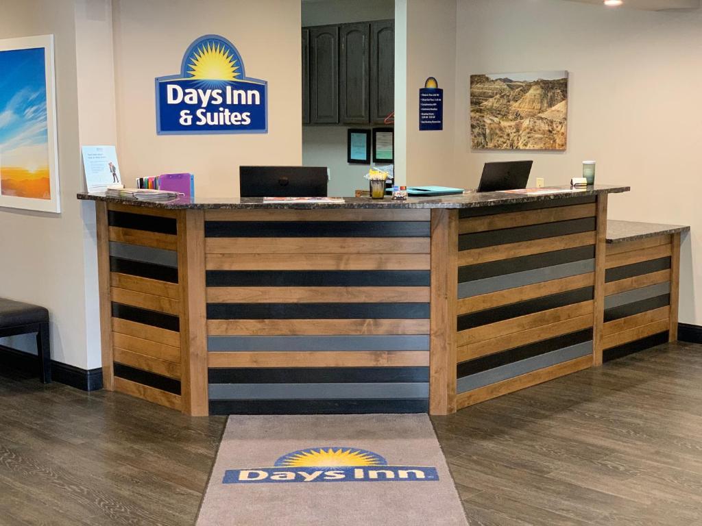 Days Inn & Suites by Wyndham Williston - image 4