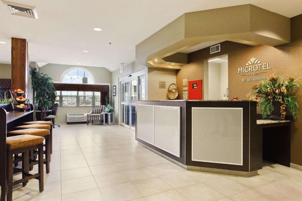 Microtel Inn & Suites by Wyndham Williston - image 7