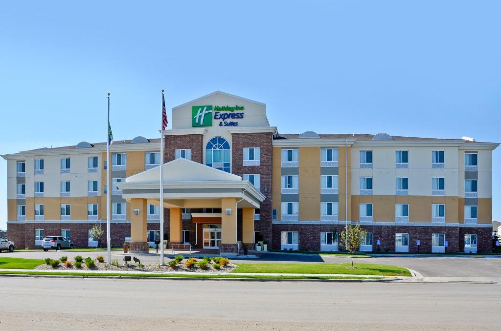 Holiday Inn Express & Suites - Williston an IHG Hotel - main image