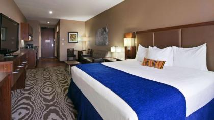 Best Western Plus Williston Hotel & Suites - image 4