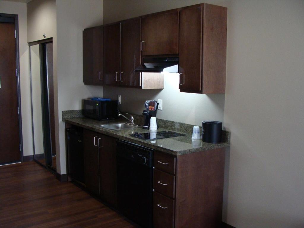 Best Western Plus Williston Hotel & Suites - image 7