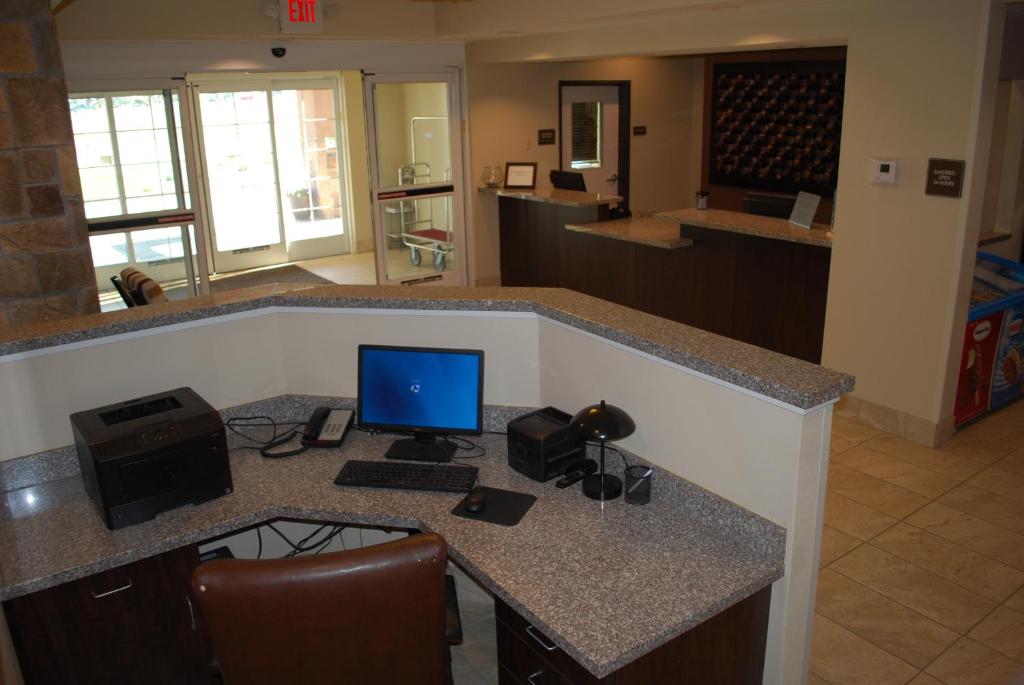 Landmark Suites - Williston - image 3