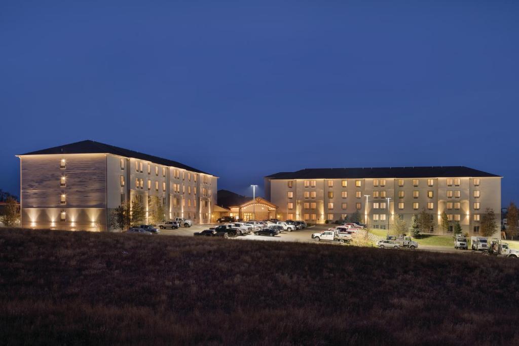 Ramada by Wyndham Williston Airport - main image