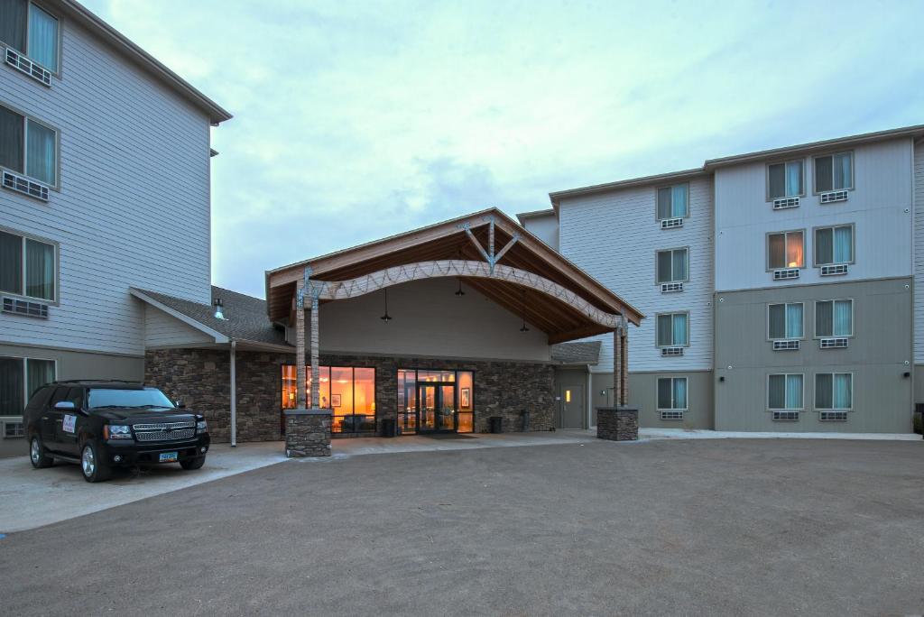 Ramada by Wyndham Williston Airport - image 2