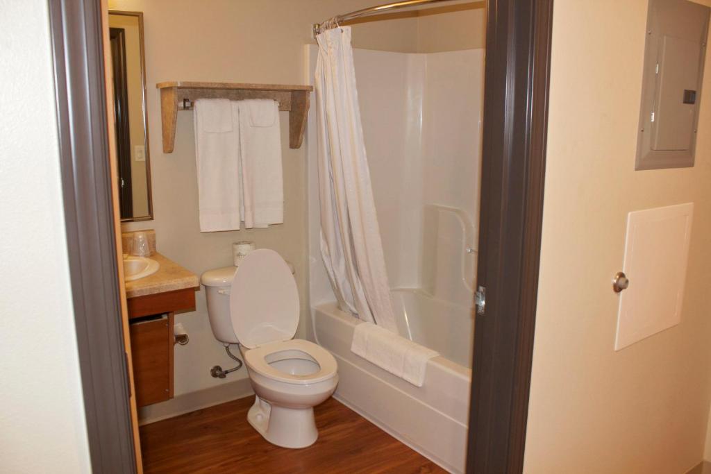 WoodSpring Suites Williston - image 2