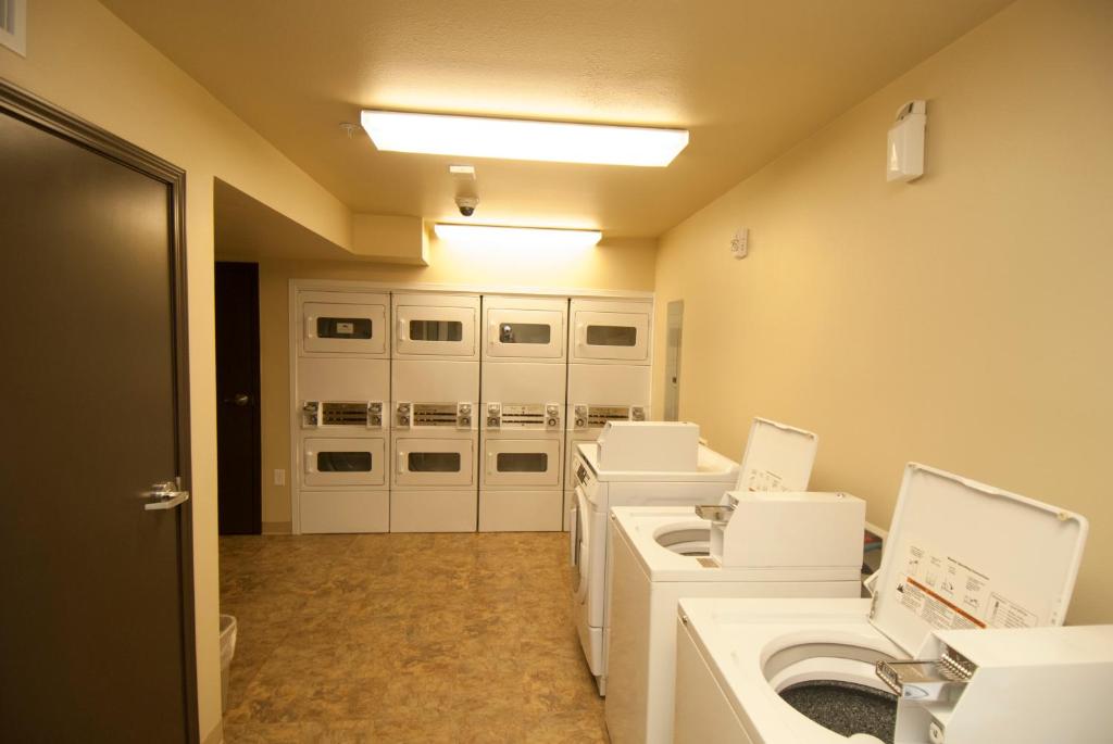 WoodSpring Suites Williston - image 3