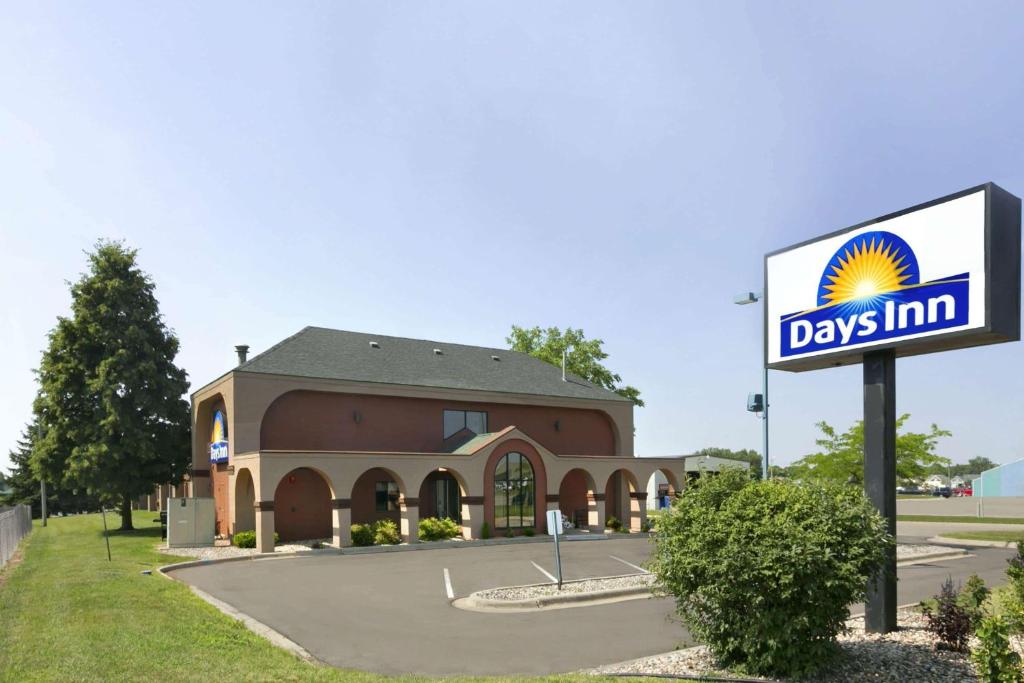 Days Inn by Wyndham Willmar - main image