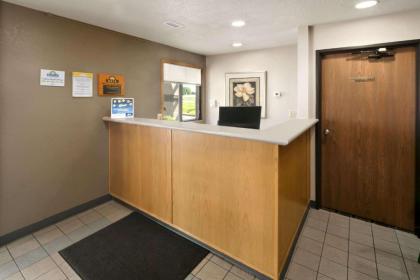 Days Inn by Wyndham Willmar - image 5