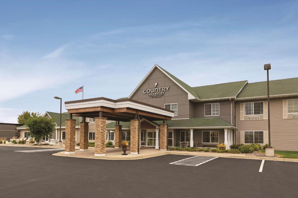 Country Inn & Suites by Radisson Willmar MN - main image