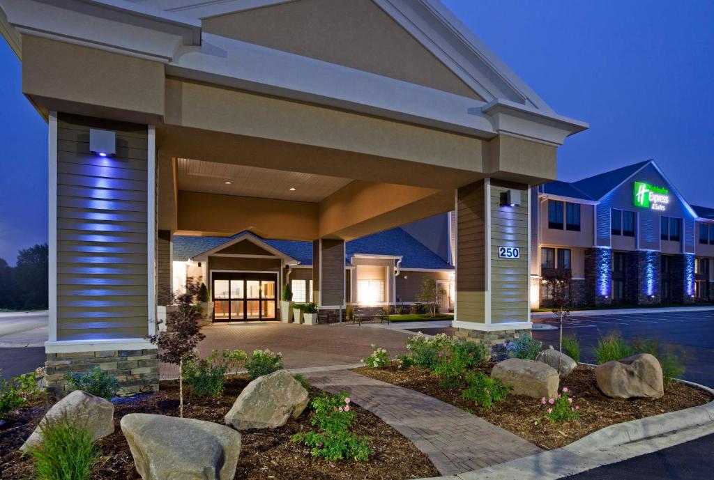 Holiday Inn Express & Suites Willmar an IHG Hotel - image 6