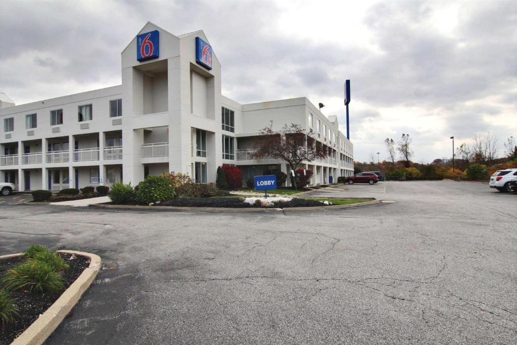 Motel 6-Willoughby OH - Cleveland - image 5