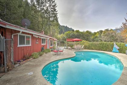 Trinity River Rose with Saltwater Pool and Fire Pit! - image 10