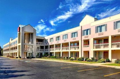 Econo Lodge Willowbrook - image 9