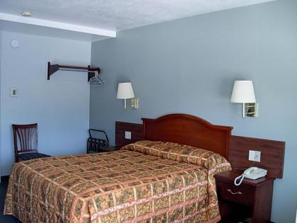 Economy Inn - image 3