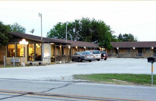 Interstate Motel - image 5