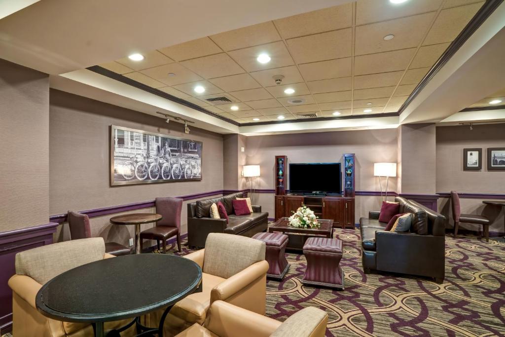 DoubleTree by Hilton Downtown Wilmington - Legal District - image 3