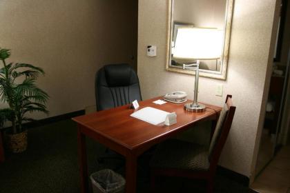 Hampton Inn & Suites Wilmington - image 13