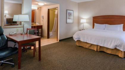 Hampton Inn & Suites Wilmington - image 8