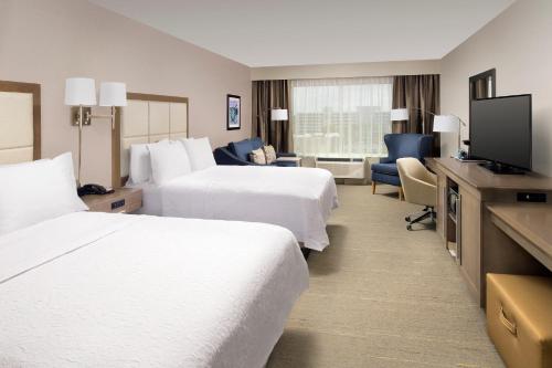 Hampton Inn Wilmington Downtown - image 3