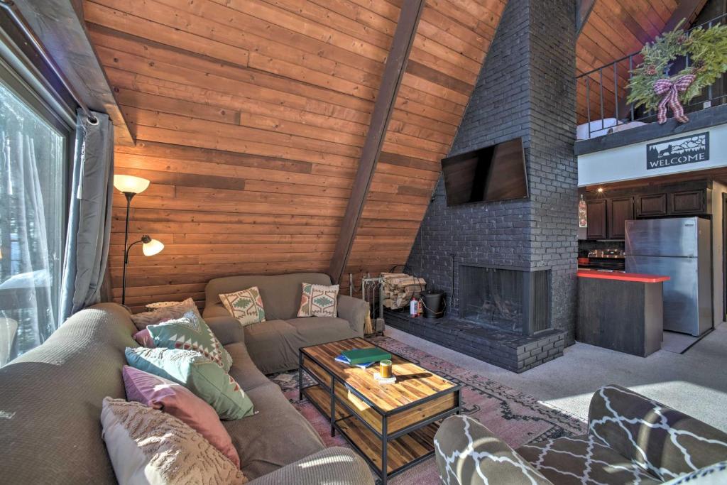 Cozy A-Frame with Pool Table 8 Mi to Mt Snow! - image 3