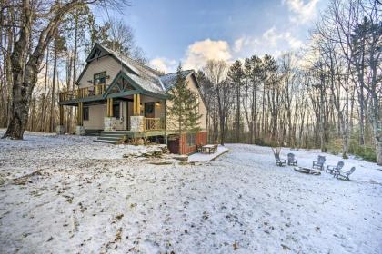 Secluded and Cozy Dog-Friendly Year-Round Retreat - image 5