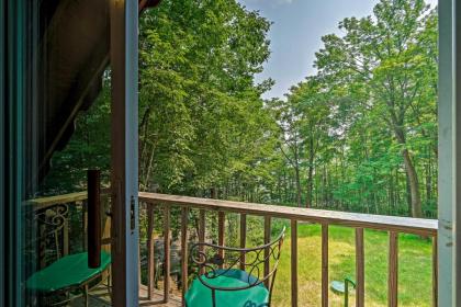 Cozy Treetop Hideaway By Harriman Reservoir - image 14