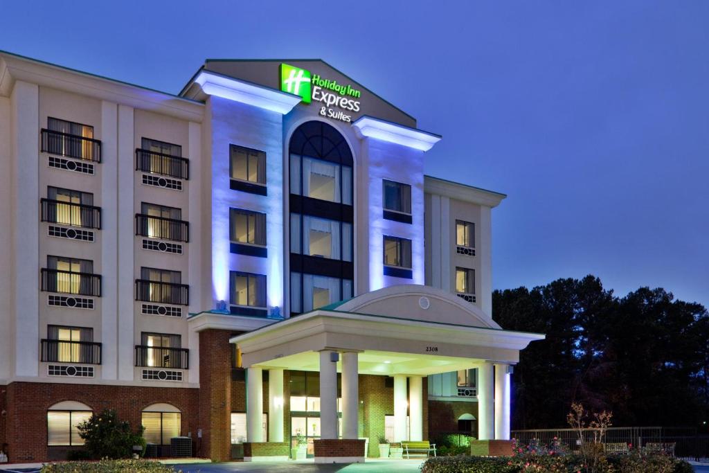 Holiday Inn Express Hotel & Suites - Wilson - Downtown an IHG Hotel - image 2