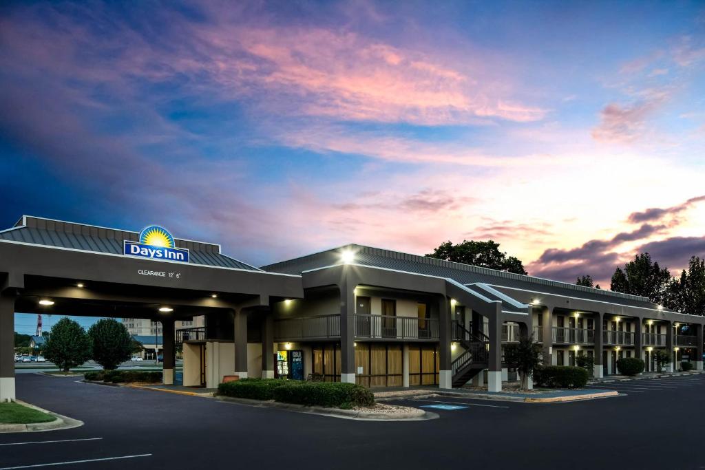 Days Inn by Wyndham Wilson - image 4