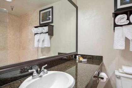 Best Western Plus Parkway Inn - image 11