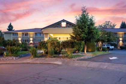 Best Western Plus Parkway Inn - image 12