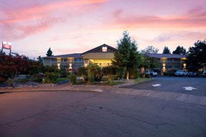 Best Western Plus Parkway Inn - image 15