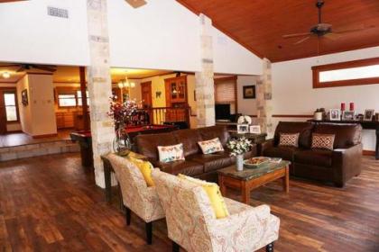 Creekside Retreat - image 3