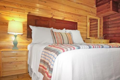 Wimberley Log Cabins Resort and Suites - Unit 2 - image 4