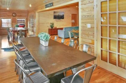 Wimberley Log Cabins Resort and Suites - Reunion Cabin - image 3