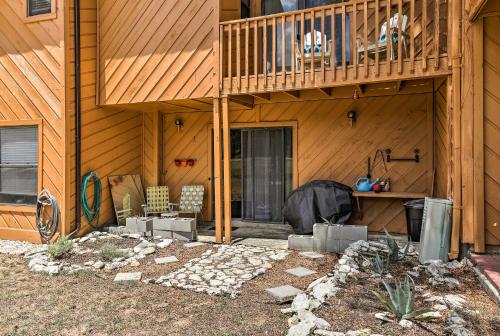 Cozy Condo with Patio and Grill Less Than 2 Mi to Jacobs Well - image 5