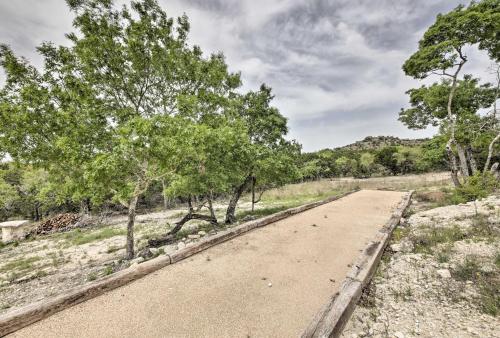 Ladera Hill Country Estate on 13 Acres with Hot Tub - image 3