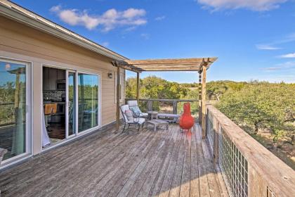 Pura Vida Peaceful Hill Country Hideaway with Pond Views - image 15