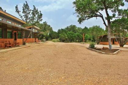 Green Acres Cottages - Blanco Suite - image 4