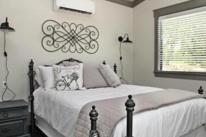 Green Acres Cottages - Boerne Suite - image 1