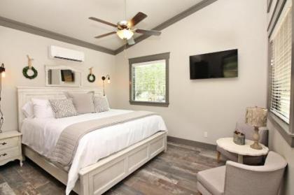 Green Acres Cottages - Luckenbach Suite - image 1