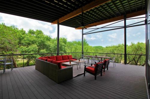 River Road Retreat - image 2