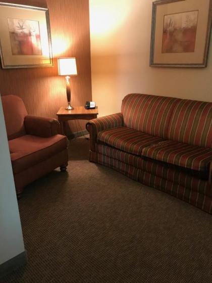 Randolph Inn and Suites - image 3