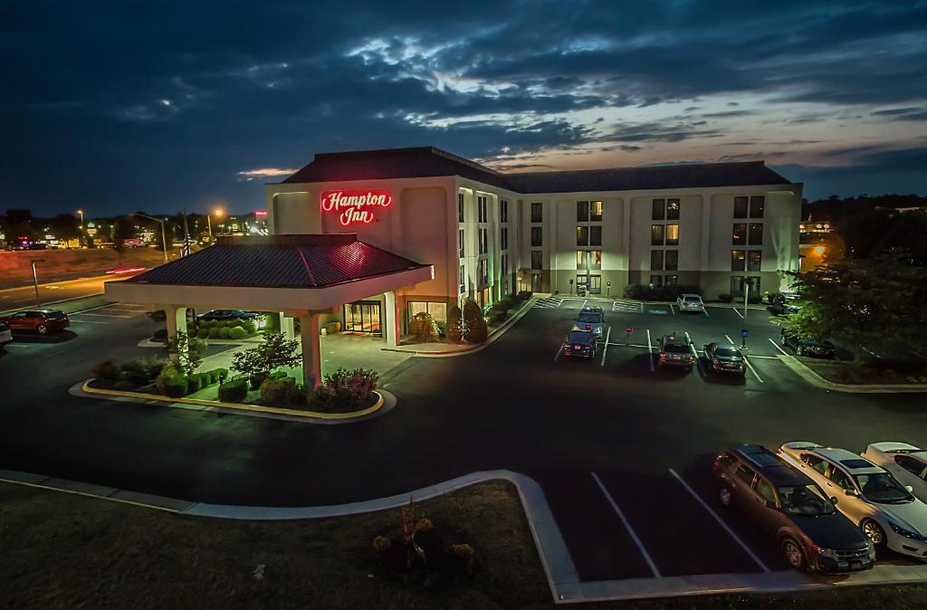 Hampton Inn Winchester-University/ Mall - image 2