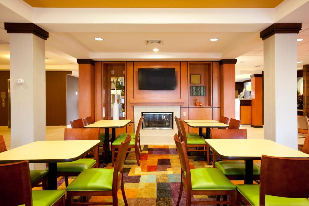 Fairfield Inn and Suites by Marriott Winchester - image 7