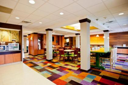 Fairfield Inn and Suites by Marriott Winchester - image 9