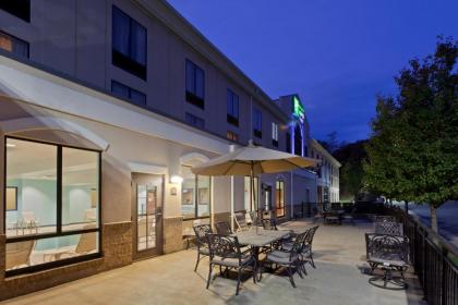 Holiday Inn Express and Suites Winchester an IHG Hotel - image 15
