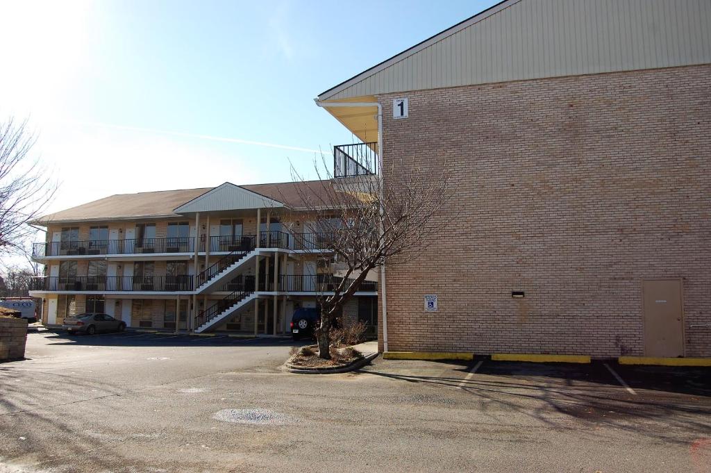 APM Inn and Suites - image 4